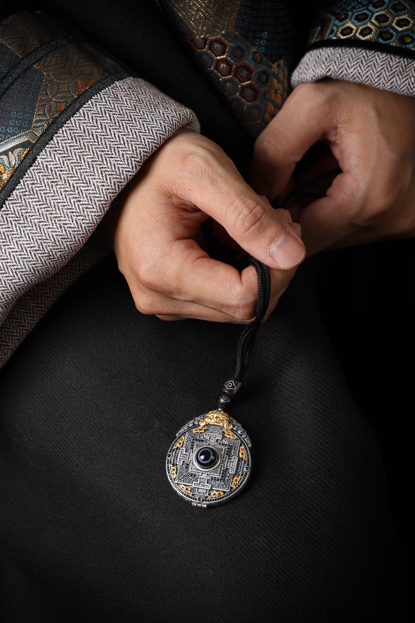 Buddha Trace Tibetan Mandala Dzi Gawu Pendant Buddha Trace