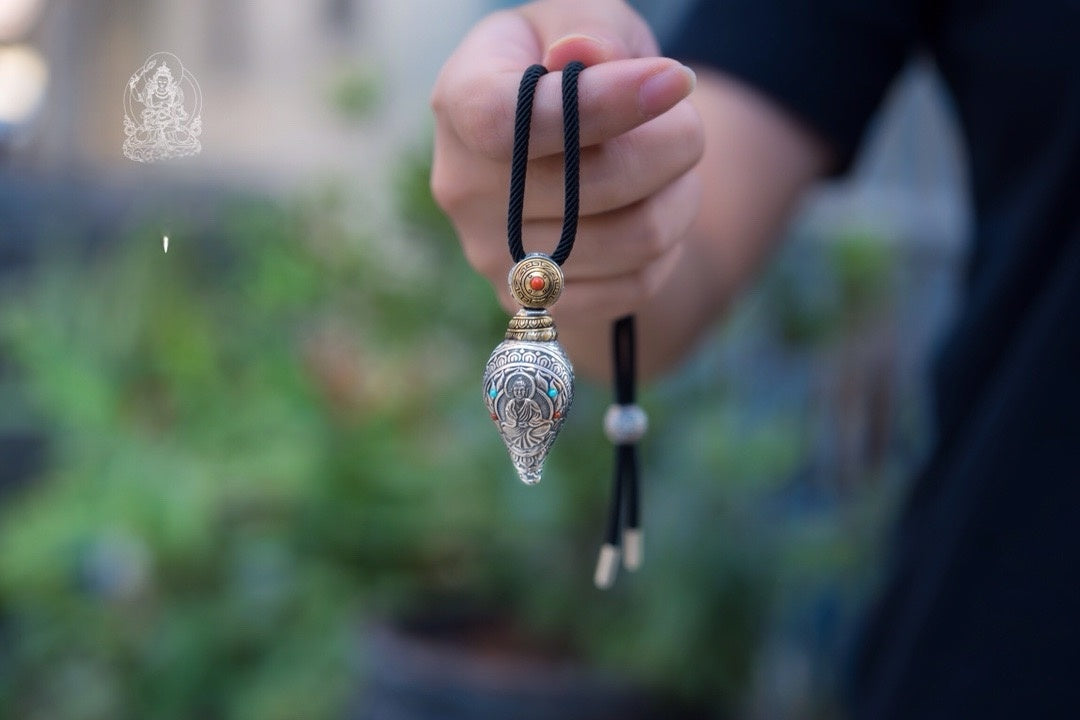 Buddha Trace Dharma conch shell pendant Buddha Trace