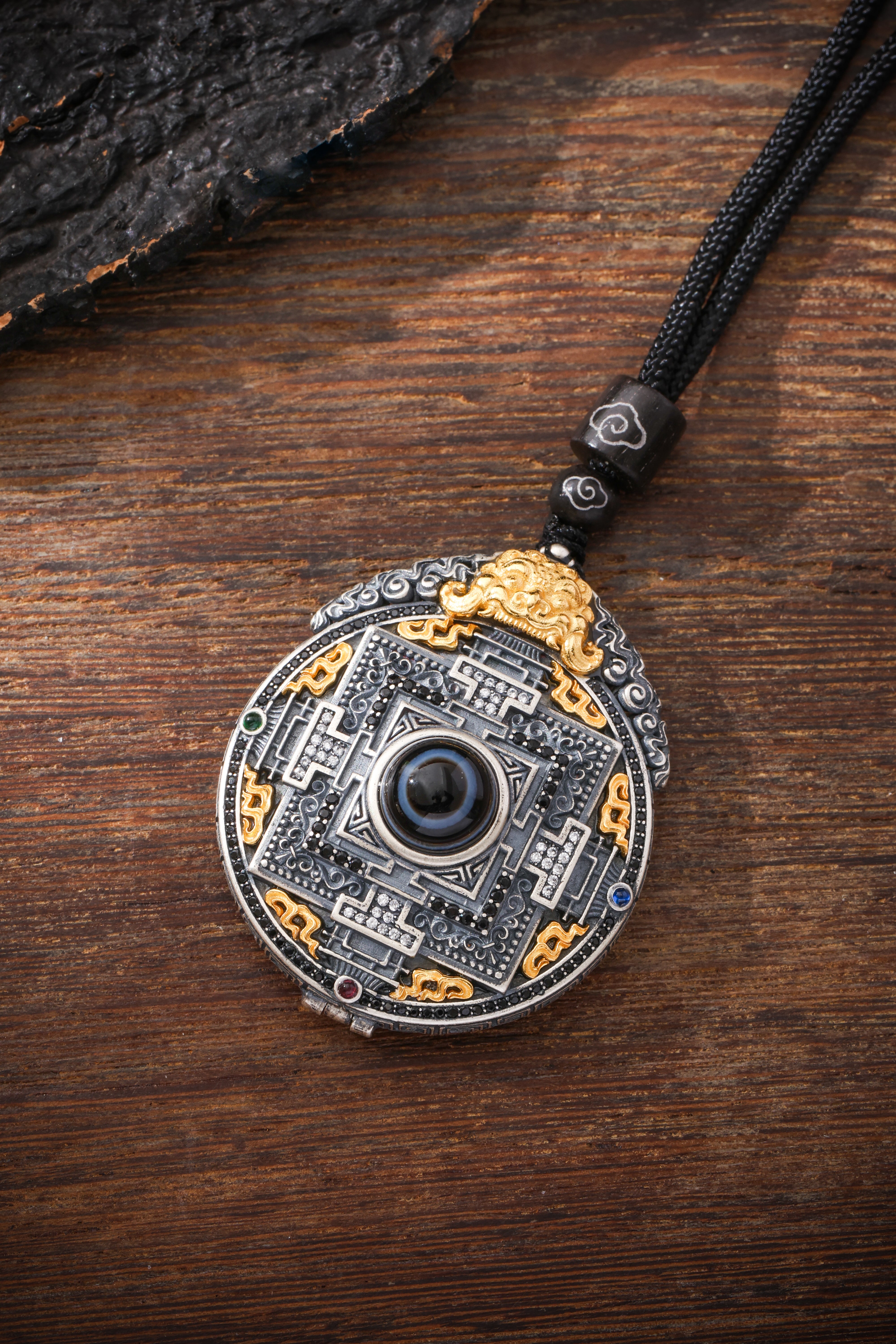 Buddha Trace Tibetan Mandala Dzi Gawu Pendant Buddha Trace